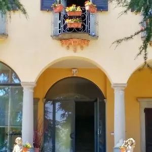 https://villa-riva-lago.it-lombardy.com