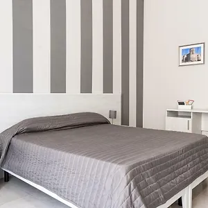 Costanza 3*, Catánia Italië
